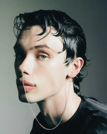 A cover of "almost bw" cluster. The owner is popopo. The cluster consists of 3 elements.