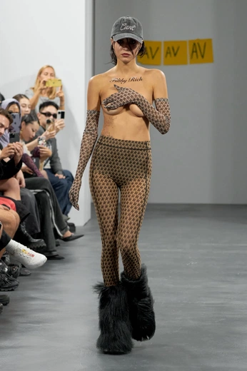 A cover of "Fashion" cluster. The owner is medusaaa. The cluster consists of 105 elements.