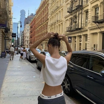 A cover of "wear" cluster. The owner is callierose. The cluster consists of 1 element.