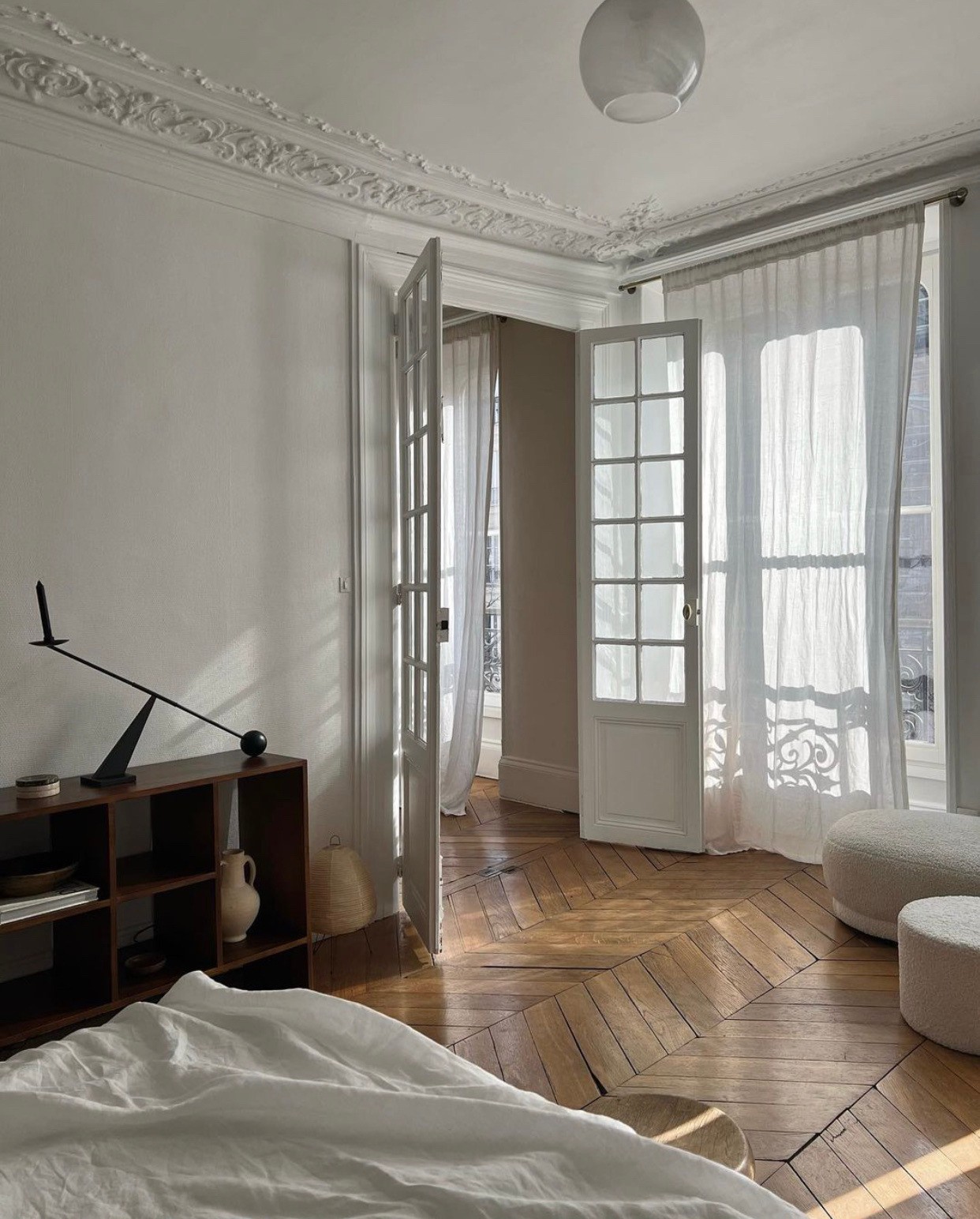 An image uploaded by liyv on Dec 06, 2023. May present: window, textile, property, building, wood.