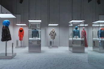 A cover of "MARRKET SHOOT" cluster. The owner is zoejenkin. The cluster consists of 6 elements.