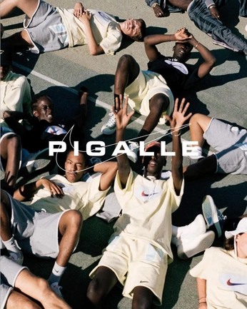 A cover of "ads" cluster. The owner is carolinehelen. The cluster consists of 4 elements.