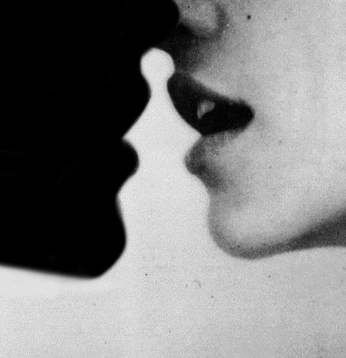 A cover of "➤ B and W" cluster. The owner is yourcoldrem. The cluster consists of 18 elements.