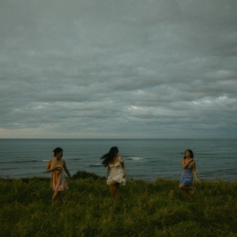 A cover of "girlhood" cluster. The owner is jisusus. The cluster consists of 34 elements.