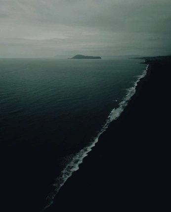 A cover of "seascapes" cluster. The owner is maxxpng. The cluster consists of 16 elements.