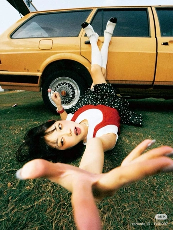 A cover of "dinamyc poses" cluster. The owner is kalowalo. The cluster consists of 2 elements.