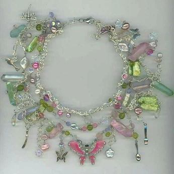 A cover of "Charm" cluster. The owner is belskaran. The cluster consists of 7 elements.