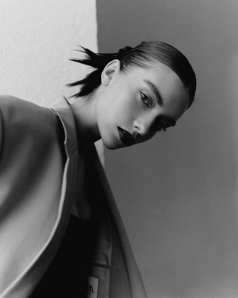 A cover of "photo" cluster. The owner is manoee. The cluster consists of 3 elements.