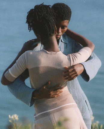 A cover of "Couple shoot" cluster. The owner is anuthida. The cluster consists of 2 elements.