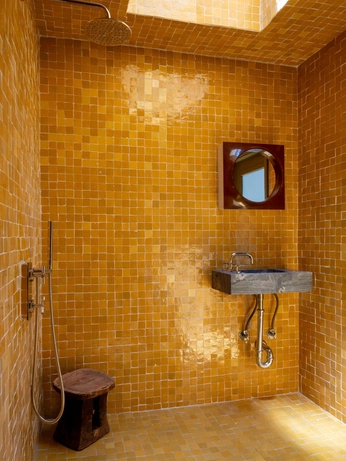 A cover of "bathrooms" cluster. The owner is studioserpentine. The cluster consists of 52 elements.