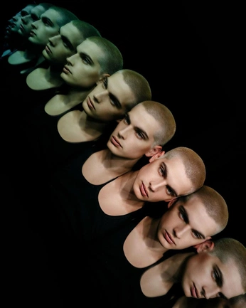 A cover of "kiari" cluster. The owner is hannanymous. The cluster consists of 4 elements.