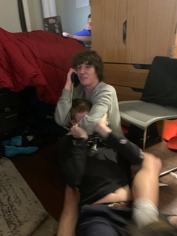 A cover of "Angst tegen lief" cluster. The owner is montyy. The cluster consists of 5 elements.