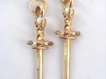 A cover of "A Wizard's Wardrobe" cluster. The owner is vintagehoneybees. The cluster consists of 58 elements.