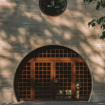 A cover of "luoghi di transizione" cluster. The owner is serendeepity. The cluster consists of 26 elements.