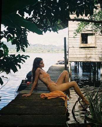 A cover of "goddness" cluster. The owner is lunarera. The cluster consists of 14 elements.