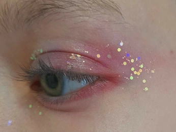 A cover of "Makeup inspos<3" cluster. The owner is chocochipz. The cluster consists of 6 elements.