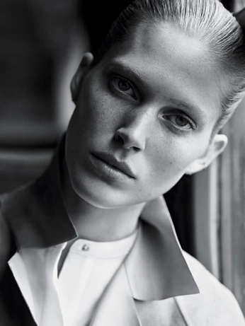 A cover of "Lumiere" cluster. The owner is c.bclt. The cluster consists of 70 elements.