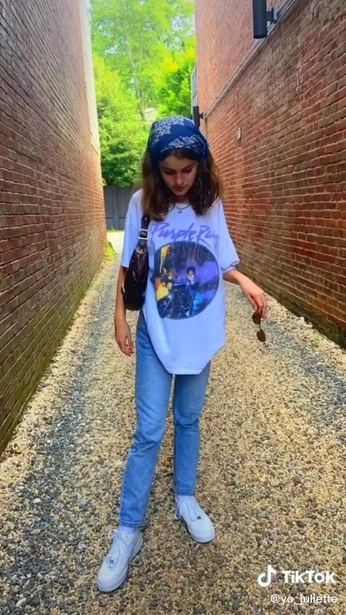 A cover of "outfit inspo" cluster. The owner is akemieeee. The cluster consists of 222 elements.