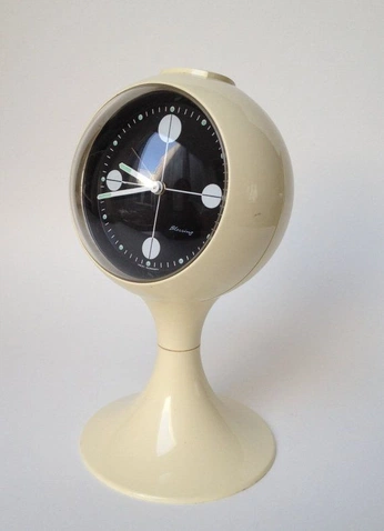 A cover of "Möbel" cluster. The owner is mayabrown. The cluster consists of 2 elements.