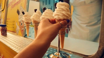 A cover of "The Inside Scoop" cluster. The owner is frofi. The cluster consists of 58 elements.