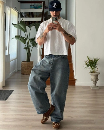 A cover of "jeans n’ jackets" cluster. The owner is beankoolaide. The cluster description is "my aesthetic". The cluster consists of 30 elements.