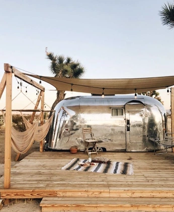 A cover of "Airstreams" cluster. The owner is aliciasaurusrex. The cluster consists of 11 elements.