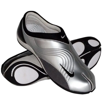 A cover of "Shoes" cluster. The owner is yatigupta. The cluster consists of 149 elements.