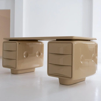 A cover of "Desks" cluster. The owner is ggz5555. The cluster consists of 71 elements.