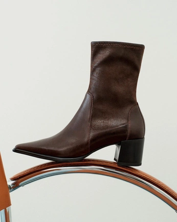 A cover of "boots" cluster. The owner is annnbuuu. The cluster consists of 1 element.