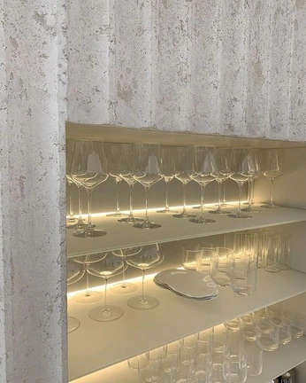 A cover of "objects of desire" cluster. The owner is objectsofdesire. The cluster consists of 104 elements.