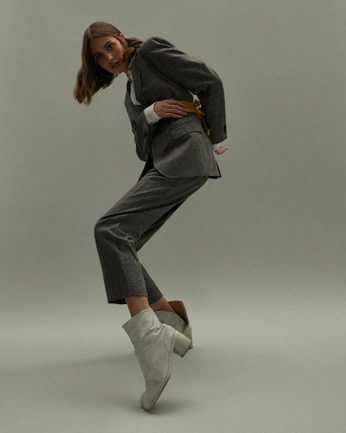 A cover of "ThatPose" cluster. The owner is bearavecmoi. The cluster consists of 44 elements.