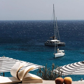 A cover of "Travel Point" cluster. The owner is mnemes. The cluster consists of 28 elements.