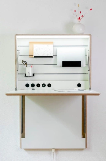 A cover of "Arbeitsplätze der Zukunf" cluster. The owner is sophiesimone. The cluster description is "Möbel und Einrichtung für Innen und Außen". The cluster consists of 22 elements.