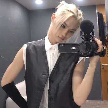 A cover of "♡ Felix ♡" cluster. The owner is frequentlykit. The cluster consists of 415 elements.