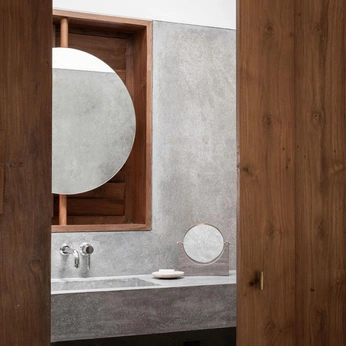 A cover of "Atrium House" cluster. The owner is oliveargyle. The cluster consists of 5 elements.