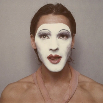 A cover of "Contemporary art" cluster. The owner is anagami. The cluster consists of 3 elements.