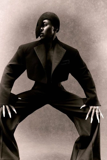 A cover of "paak" cluster. The owner is ashleybatz. The cluster consists of 24 elements.