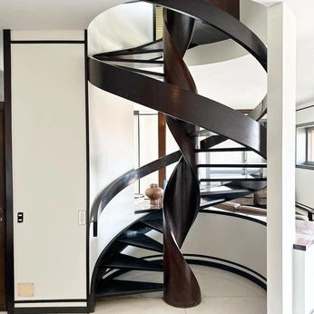 A cover of "Architecture & Interiors" cluster. The owner is eyeseethru. The cluster consists of 22 elements.