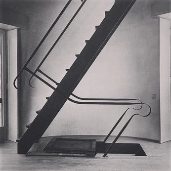 A cover of "Preto e branco" cluster. The owner is raskeuu. The cluster consists of 213 elements.