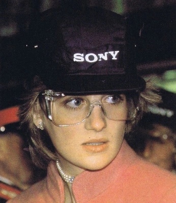 A cover of "I am who i am" cluster. The owner is yingym. The cluster consists of 4 elements.