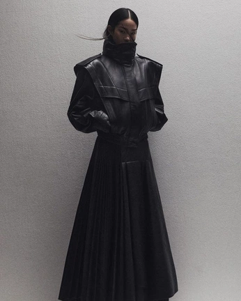 A cover of "Studio dark" cluster. The owner is namaste.oomm. The cluster consists of 33 elements.