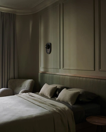 A cover of "untouched" cluster. The owner is myajaye. The cluster consists of 5 elements.