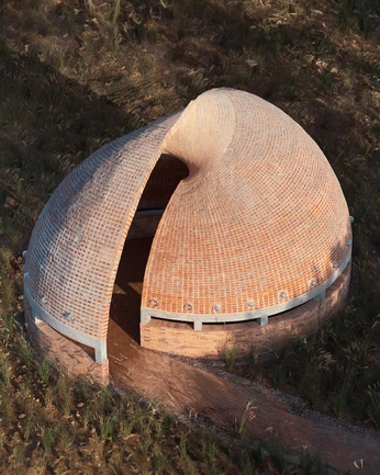 A cover of "arch" cluster. The owner is martnaspadoni. The cluster consists of 2 elements.