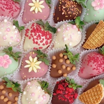 A cover of "pretti food" cluster. The owner is sarahelianne. The cluster consists of 32 elements.