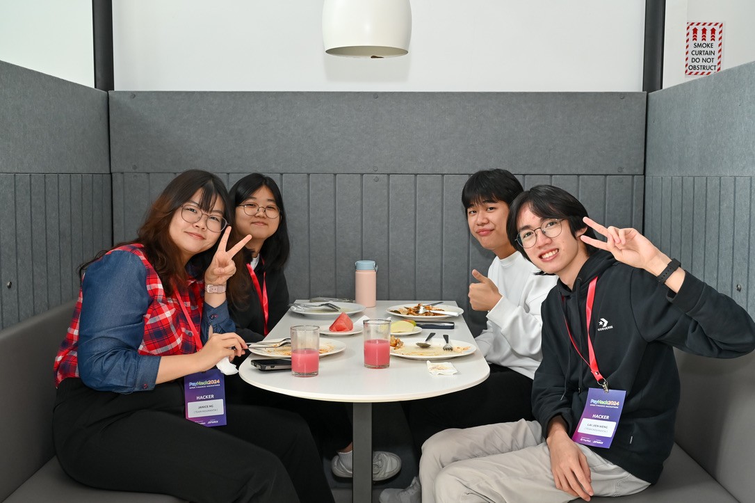Jien Weng, Janice, Gwyn and Roius
