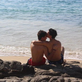 A cover of "Verano en la isla" cluster. The owner is gattonegr0. The cluster consists of 119 elements.