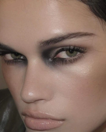 A cover of "👁️" cluster. The owner is turtleturtle. The cluster consists of 11 elements.