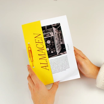 A cover of "reliure" cluster. The owner is alilion. The cluster consists of 1 element.