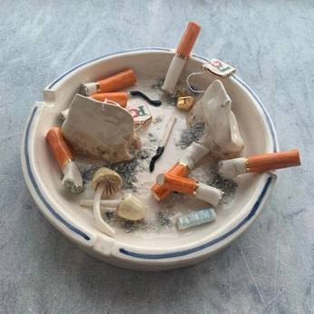 A cover of "Life" cluster. The owner is dotleegee. The cluster consists of 2 elements.