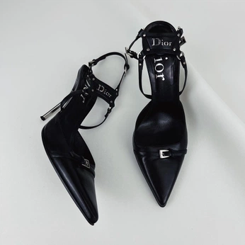 A cover of "heels" cluster. The owner is ann.9. The cluster consists of 9 elements.